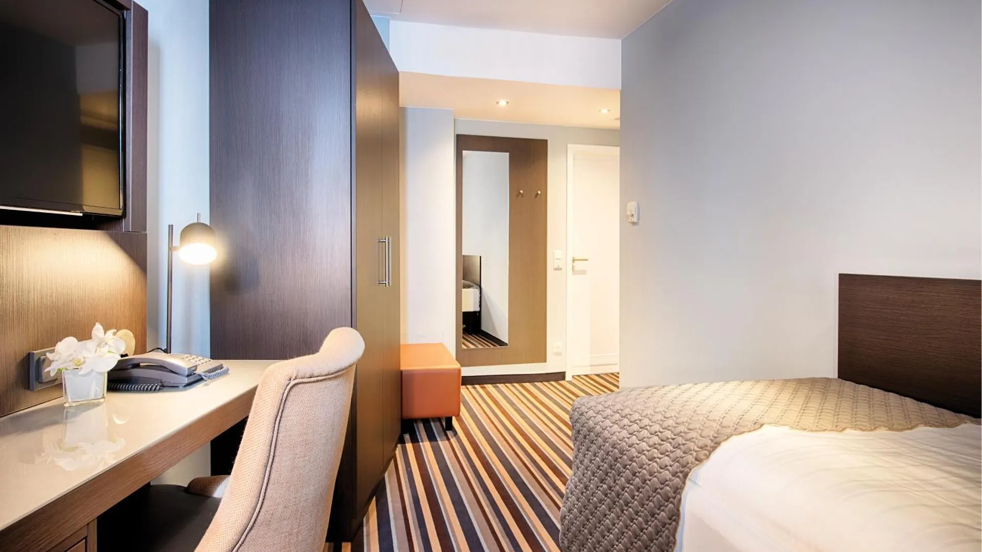 Leonardo Boutique Hotel Dusseldorf 4*,